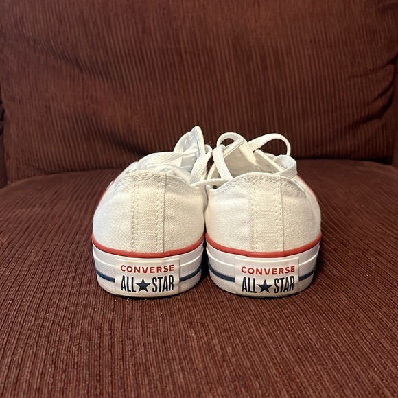 White converse low top - Picture 4 of 6